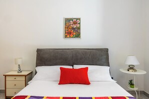 Apartment (2 Bedrooms) | 2 bedrooms, bed sheets - Red Comfort Flat Near Garibaldi Station (Naples)