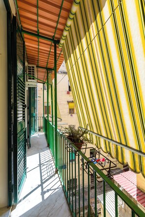 Apartment (2 Bedrooms) | Balcony