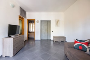 Apartment (1 Bedroom) | Living area | TV