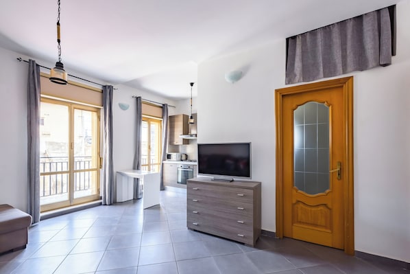 Apartment (1 Bedroom) | Living area | TV