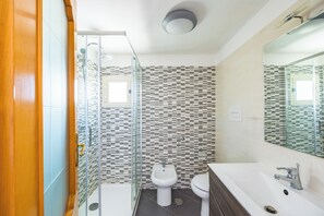 公寓 (1 Bedroom) | 浴室 | 淋浴設備、坐浴桶