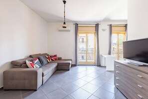 Apartment (1 Bedroom) | Living area | TV