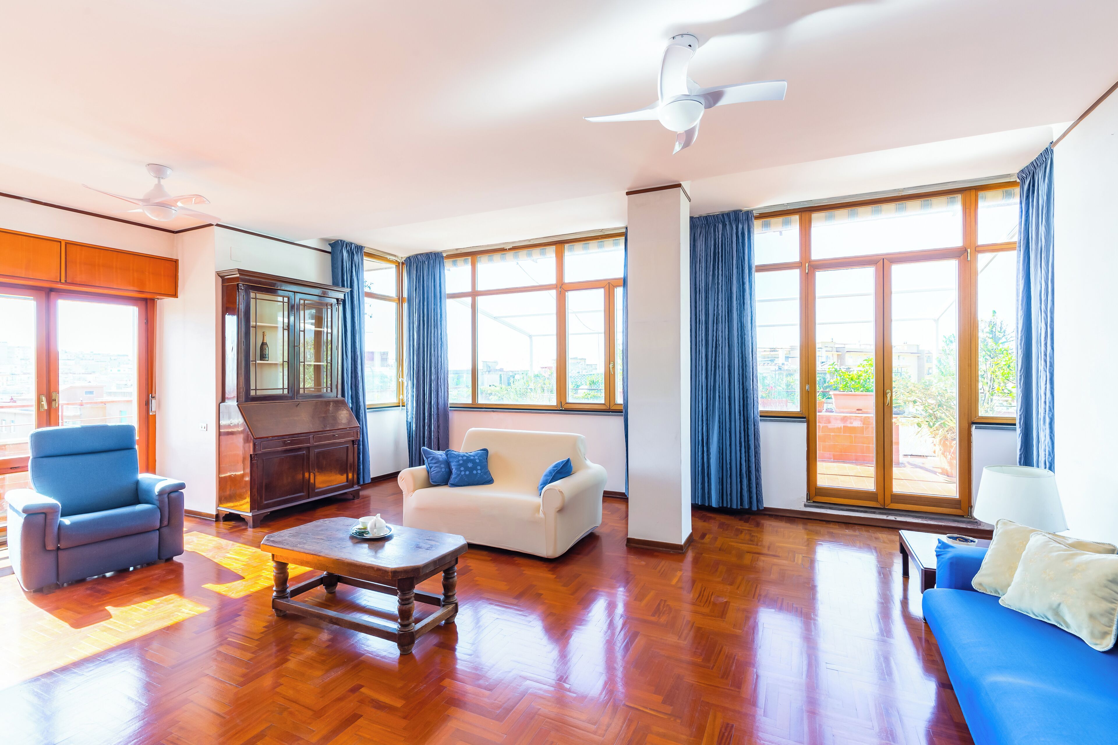 Lejlighed (2 Bedrooms) | Opholdsområde | Tv, dvd-afspiller