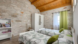 Iron/ironing board, free WiFi, bed sheets - Vila Azzura - Buje by Villas Guide (Buje)