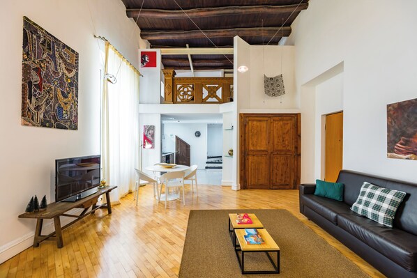 Apartment (2 Bedrooms) | Living area