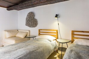 Apartment (2 Bedrooms) | 2 bedrooms, bed sheets - Splendido Loft by Napoliapartments (Naples)