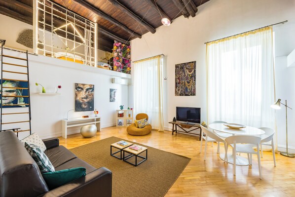 Appartement (2 Bedrooms) | Coin séjour