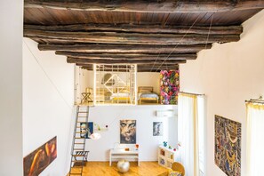 Huoneisto (2 Bedrooms) | Oleskelualue | Televisio