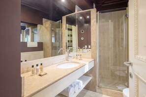 Shower, bidet, shampoo