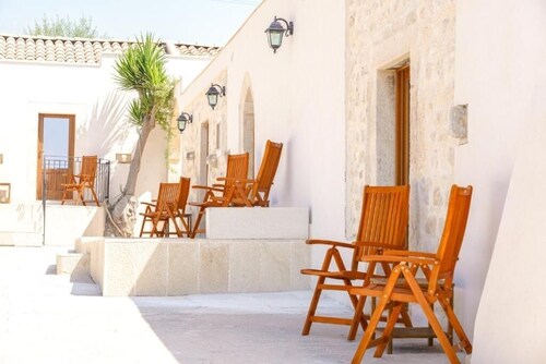 Farmhouse Tenute Mauro - Oasis of Relaxation in the Sicilian Countryside