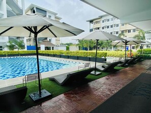 حمّام سباحة خارجي