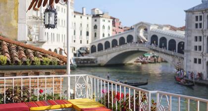 Ca Dadda terrace at Rialto Bridge -historic residence equipped with all comforts