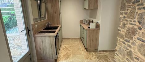 Micro-ondes, four, plaque de cuisson, lave-vaisselle