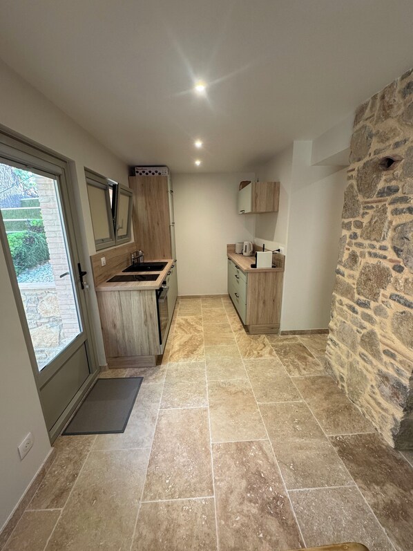 Micro-ondes, four, plaque de cuisson, lave-vaisselle