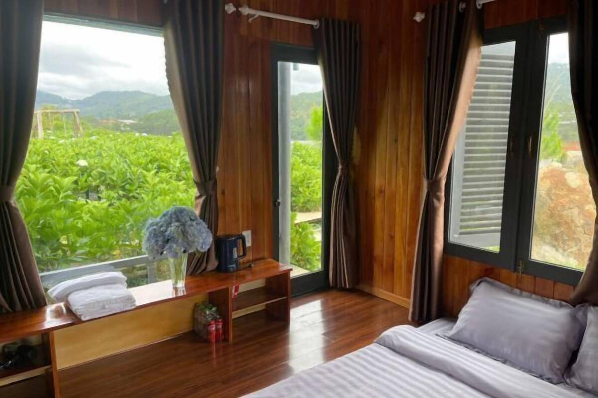 Blackout curtains, soundproofing, iron/ironing board, free WiFi