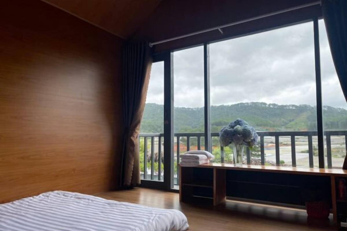 Blackout curtains, soundproofing, iron/ironing board, free WiFi