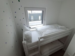 3 bedrooms, WiFi, bed sheets