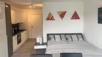 Iron/ironing board, free WiFi, bed sheets