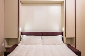 Studio (0 Bedroom) | Laptop workspace, bed sheets