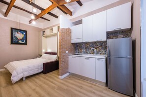 スタジオ (0 Bedroom) | ノートパソコン用作業スペース、ベッドシーツ