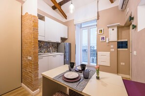 Private kitchen - Toledo Warm Renovated Studio (Naples)
