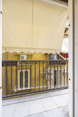 Studio (0 Bedroom) | Balcony