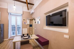إستديو (0 Bedroom) | منطقة المعيشة | تلفزيون