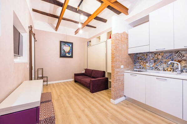 Studio (0 Bedroom) | Private kitchen | Electric kettle - Toledo Warm Renovated Studio (Naples)