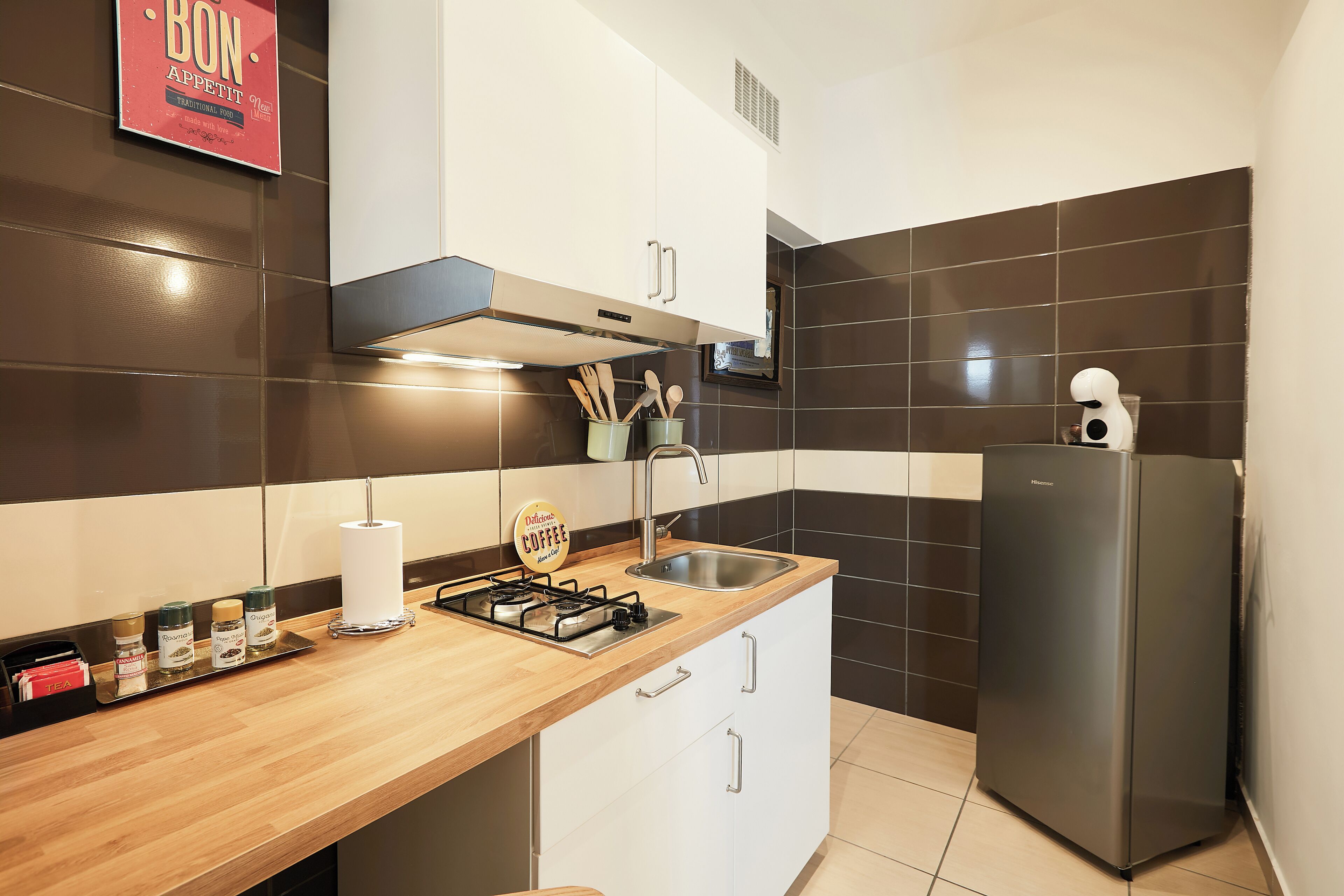 Apartment (1 Bedroom) | Private kitchen | Stovetop, espresso maker, electric kettle, cookware/dishes/utensils