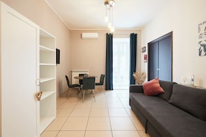 Apartment (1 Bedroom) | Living area | TV