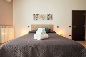 Apartment (1 Bedroom) | 1 bedroom, laptop workspace, bed sheets