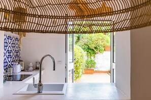 House (2 Bedrooms) | Private kitchen | Cookware/dishes/utensils