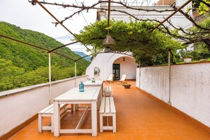 Talo (2 Bedrooms) | Terassi/patio