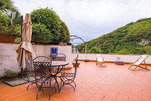 House (2 Bedrooms) | Terrace/patio