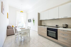 Apartment (2 Bedrooms) | Private kitchen | Stovetop, espresso maker, electric kettle, cookware/dishes/utensils