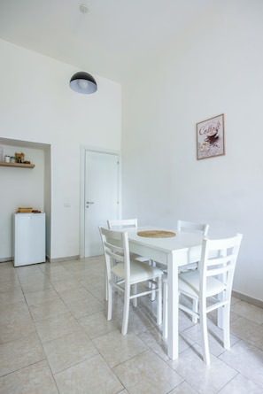 Huoneisto (2 Bedrooms) | Oleskelualue | Televisio
