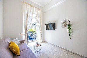 Apartemen (2 Bedrooms) | Area keluarga | TV