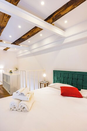 2 bedrooms, bed sheets - Toledo Heights by Napoliapartments (Naples)