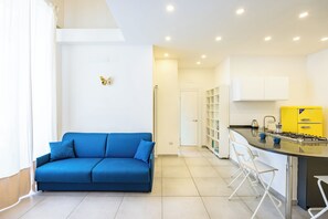 アパートメント (2 Bedrooms) | リビング エリア | テレビ