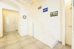 Apartment (2 Bedrooms) | Living area