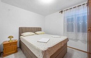 6 室のベッドルーム、WiFi (無�料)