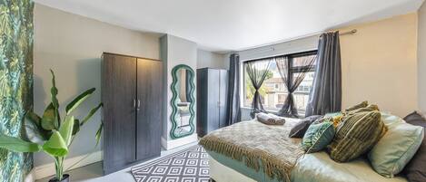 4 bedrooms, free WiFi, bed sheets