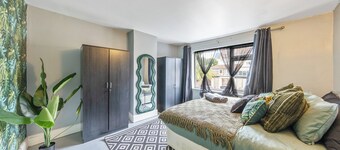 บ้าน 4 ห้องนอน - หมายเลข 8 พร้อม สวน และ จอดรถ  