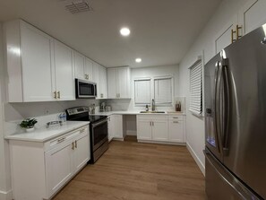 Microwave, oven, dishwasher, coffee/tea maker