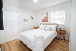 Fer et planche à repasser, lit de bébé portatif, accès au Wi-Fi (inclus)