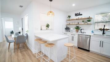 Kühlschrank, Ofen, Herdplatte, Geschirrspüler