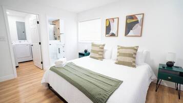 Bügeleisen/Bügelbrett, Reisekinderbett, kostenloses WLAN, Bettwäsche