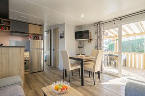 Dining - Mobile Home 'Bora-Bora' 289 with Shared Pool, Private Terrace and Garden (Les mathes)