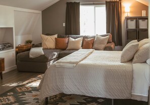 Escrivaninha, Wi-Fi, roupa de cama