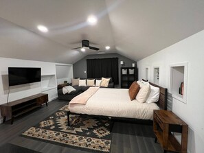 Desk, WiFi, bed sheets